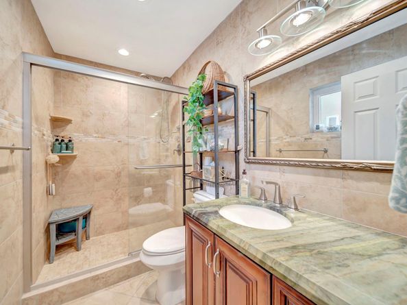 2611 NE 53rd St, Lighthouse Point FL 33064