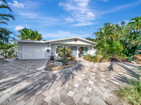 2611 NE 53rd St, Lighthouse Point FL 33064