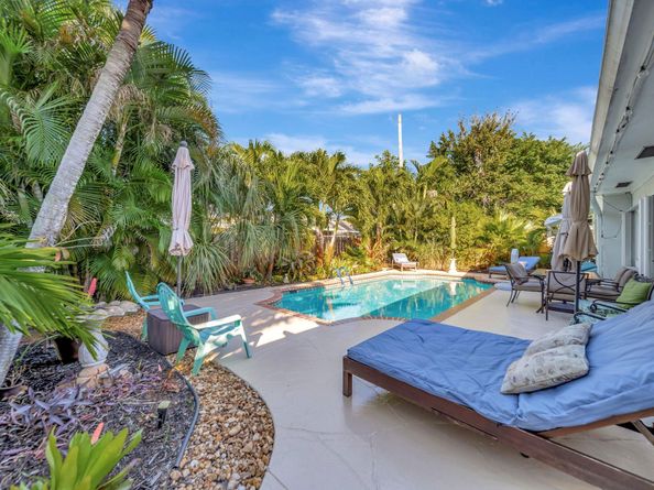 2611 NE 53rd St, Lighthouse Point FL 33064