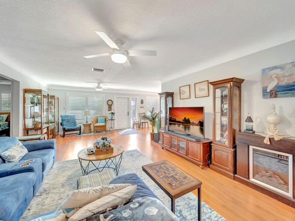 2611 NE 53rd St, Lighthouse Point FL 33064