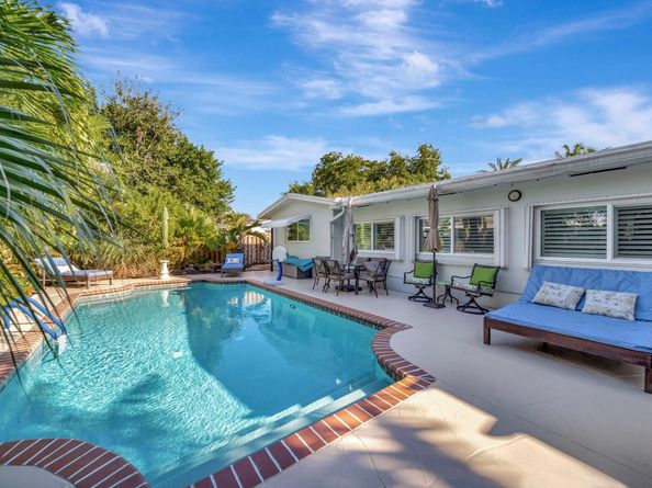 2611 NE 53rd St, Lighthouse Point FL 33064