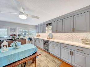 2611 NE 53rd St, Lighthouse Point FL 33064