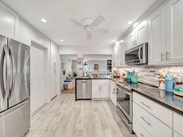 2611 NE 53rd St, Lighthouse Point FL 33064