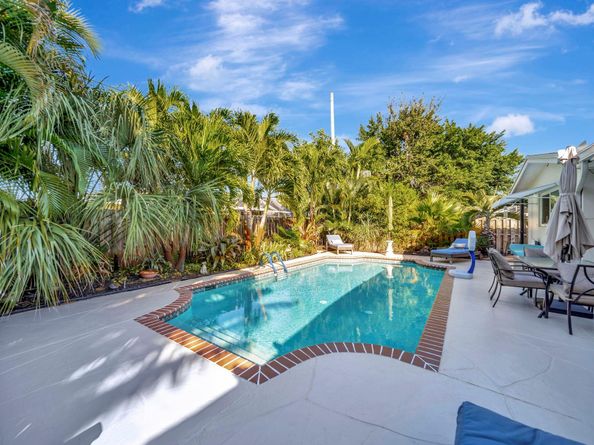 2611 NE 53rd St, Lighthouse Point FL 33064