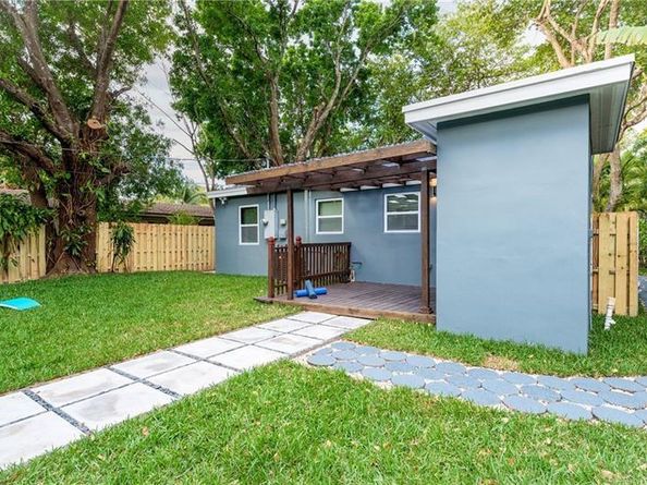 628 SW 14th Ter, Fort Lauderdale FL 33312
