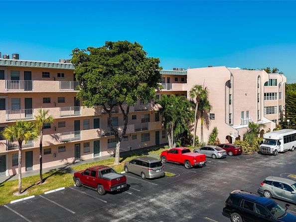 4211 NW 41st St 205, Lauderdale Lakes FL 33319