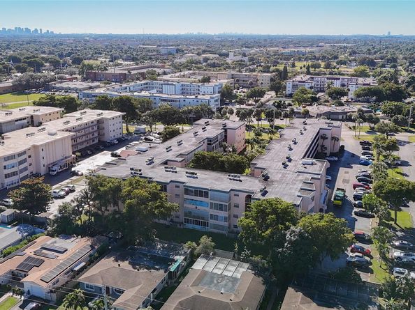 4211 NW 41st St 205, Lauderdale Lakes FL 33319