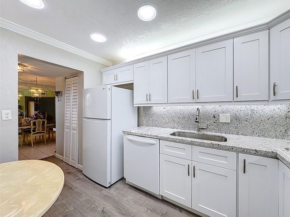 4211 NW 41st St 205, Lauderdale Lakes FL 33319