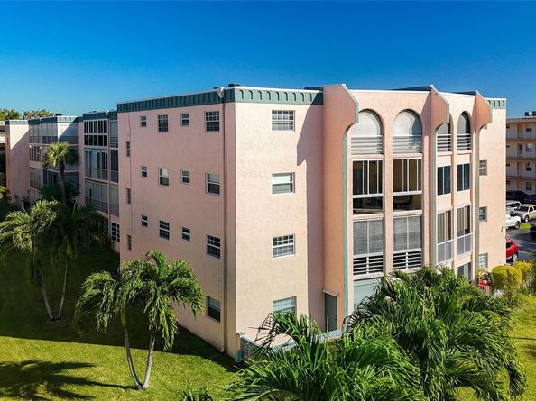 4211 NW 41st St 205, Lauderdale Lakes FL 33319