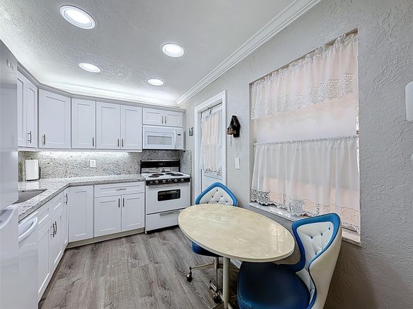 4211 NW 41st St 205, Lauderdale Lakes FL 33319