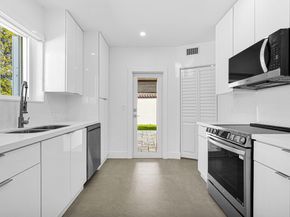 2291 SW 17th St, Miami FL 33145