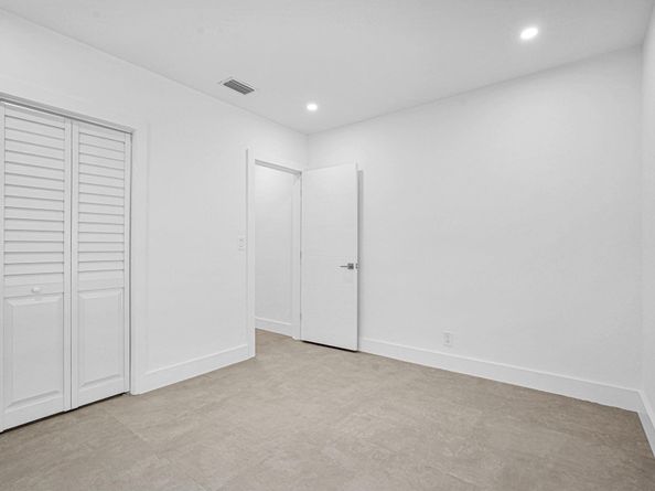 2291 SW 17th St, Miami FL 33145