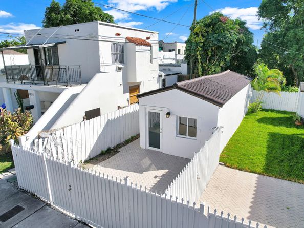 2291 SW 17th St, Miami FL 33145