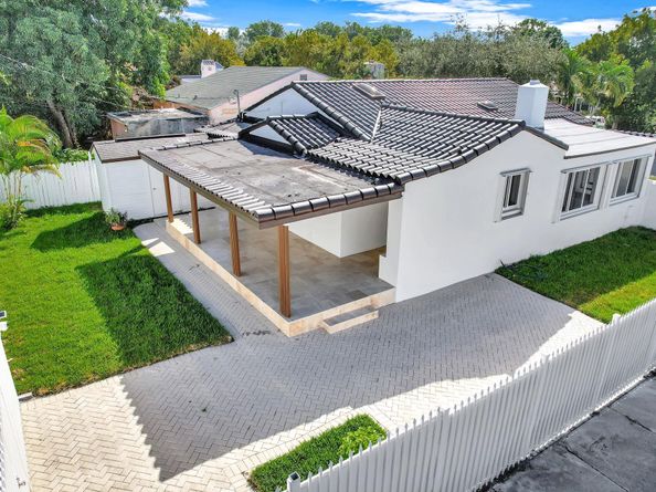 2291 SW 17th St, Miami FL 33145