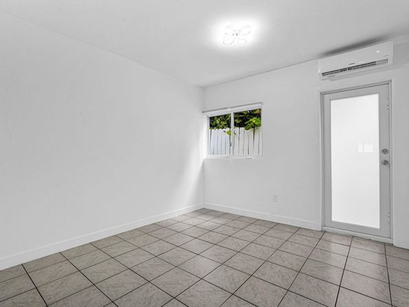 2291 SW 17th St, Miami FL 33145