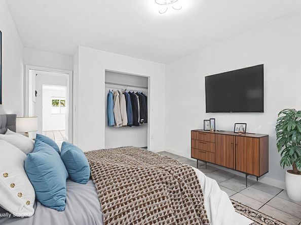 2291 SW 17th St, Miami FL 33145