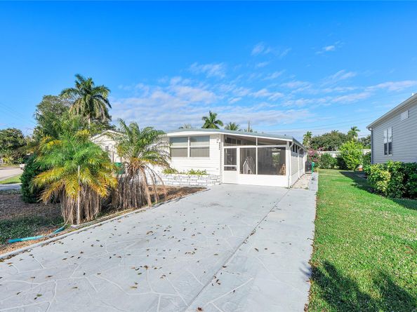 8631 SW 20th St, Davie FL 33324