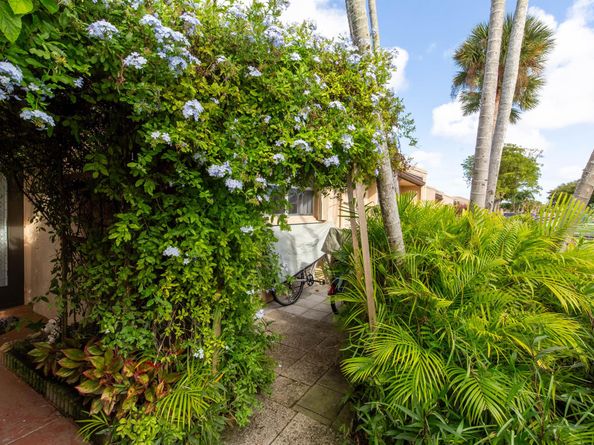 147 Lake Gloria Drive 147, West Palm Beach FL 33411