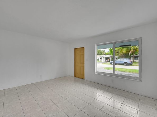 3280 NE 15th Ave, Oakland Park FL 33334