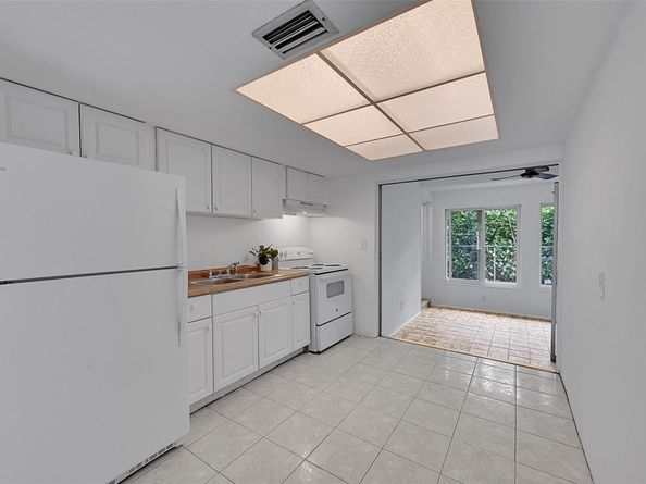 3280 NE 15th Ave, Oakland Park FL 33334