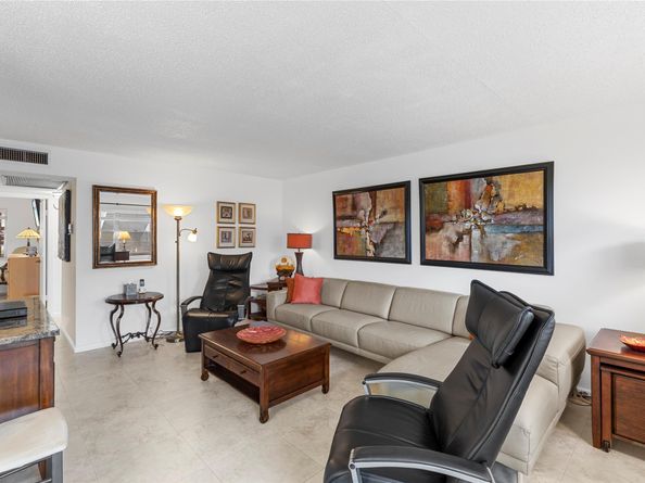 210 Oakridge N 210, Deerfield Beach FL 33442