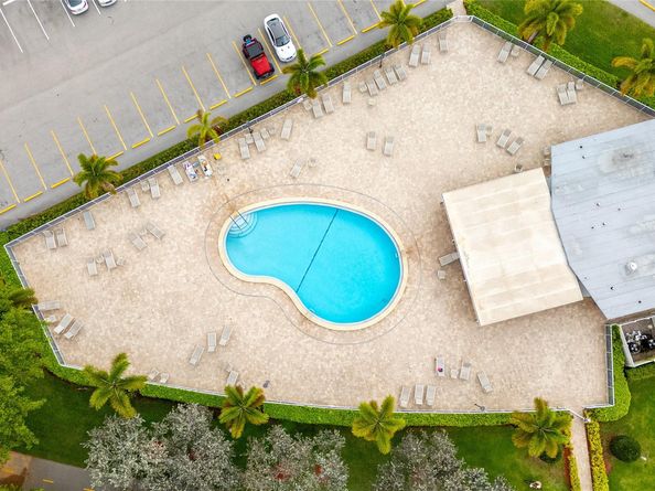 210 Oakridge N 210, Deerfield Beach FL 33442