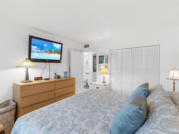 210 Oakridge N 210, Deerfield Beach FL 33442