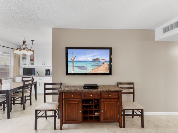 210 Oakridge N 210, Deerfield Beach FL 33442