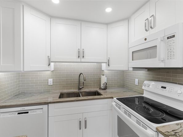 210 Oakridge N 210, Deerfield Beach FL 33442