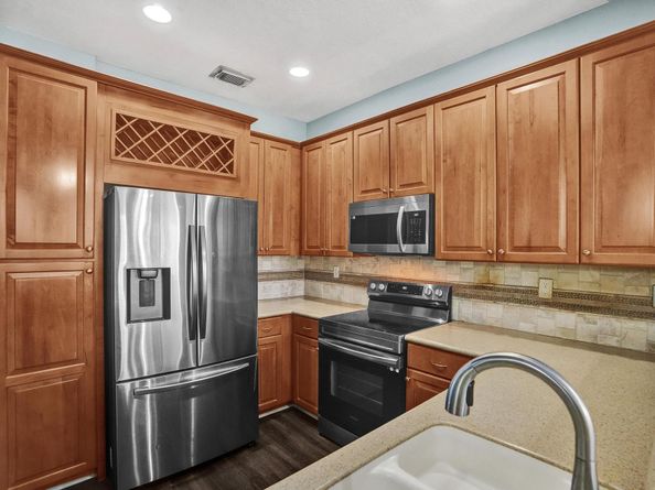 21403 NW 13th Ct 303, Miami FL 33169