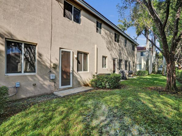 21403 NW 13th Ct 303, Miami FL 33169