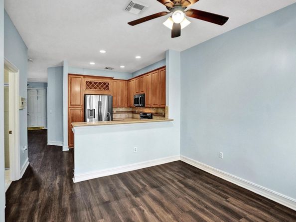 21403 NW 13th Ct 303, Miami FL 33169