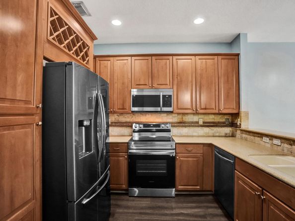 21403 NW 13th Ct 303, Miami FL 33169