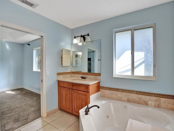 21403 NW 13th Ct 303, Miami FL 33169