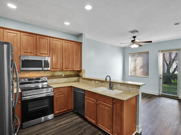 21403 NW 13th Ct 303, Miami FL 33169