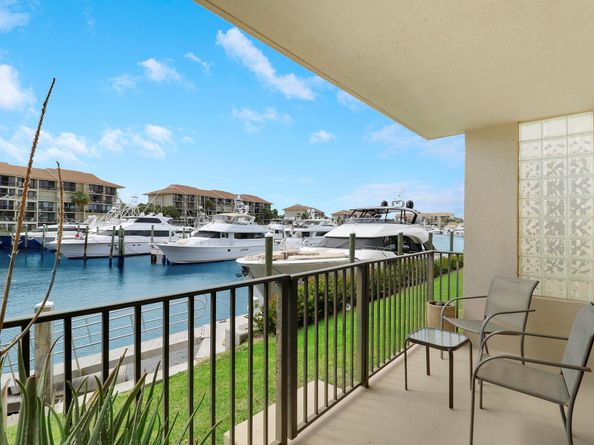 1301 Seafarer Circle 105, Jupiter FL 33477