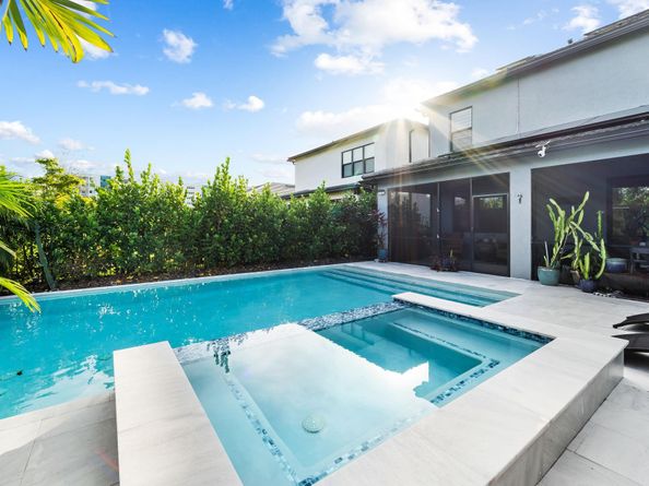 4458 Providence Way, Oakland Park FL 33309