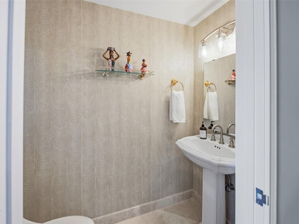 2110 N Ocean Blvd 9D, Fort Lauderdale FL 33305