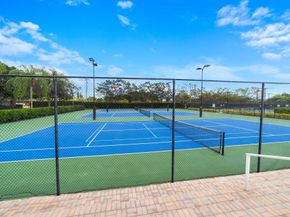 8950 Lake Park Circle N, Davie FL 33328