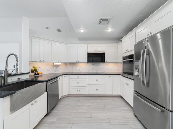 8950 Lake Park Circle N, Davie FL 33328