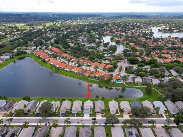 8950 Lake Park Circle N, Davie FL 33328