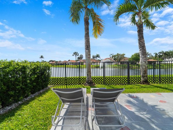 8950 Lake Park Circle N, Davie FL 33328