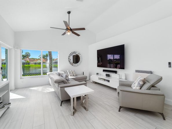 8950 Lake Park Circle N, Davie FL 33328