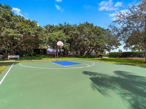 8950 Lake Park Circle N, Davie FL 33328