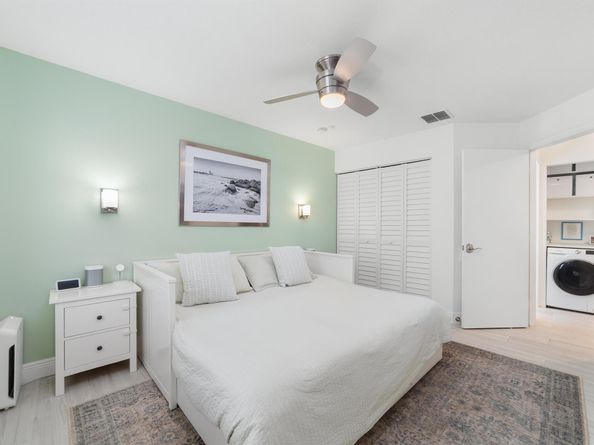 8950 Lake Park Circle N, Davie FL 33328