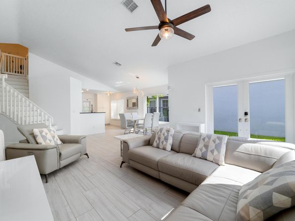 8950 Lake Park Circle N, Davie FL 33328