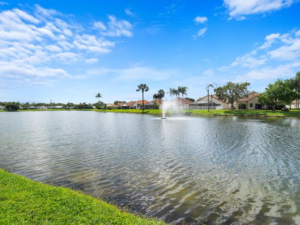 8950 Lake Park Circle N, Davie FL 33328