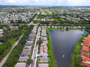 8950 Lake Park Circle N, Davie FL 33328