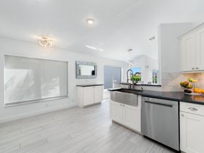 8950 Lake Park Circle N, Davie FL 33328