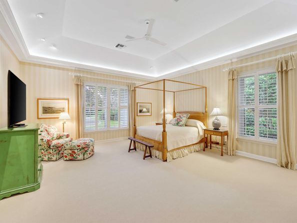 5 Country Road E A, Village Of Golf FL 33436